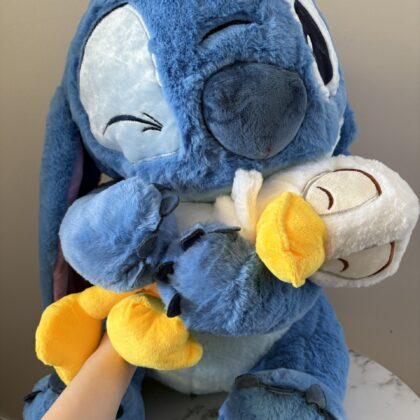 PLUSZAK STITCH Z KACZKĄ 60CM