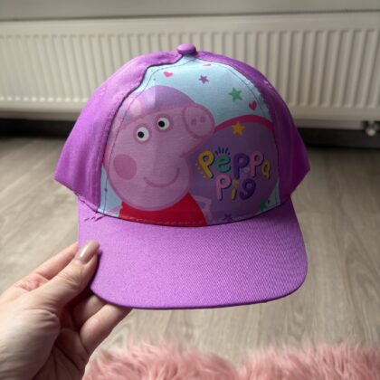 CZAPKA Z DASZKIEM ŚWINKA PEPPA